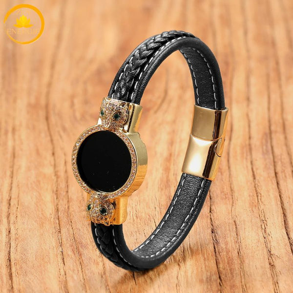 alt="Bracelet en cuir noir avec pierre naturelle agate noire et fermoir doré motif tête de loup"
