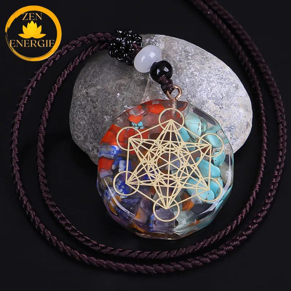 pendentif en orgone rond avec sept chakras∣ Zenbienetre.com